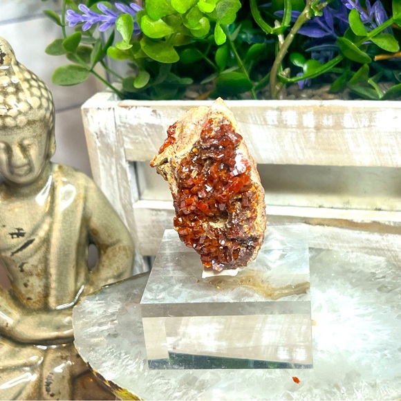 Vanadanite- Morocco 🇲🇦 - Picture 1 of 7
